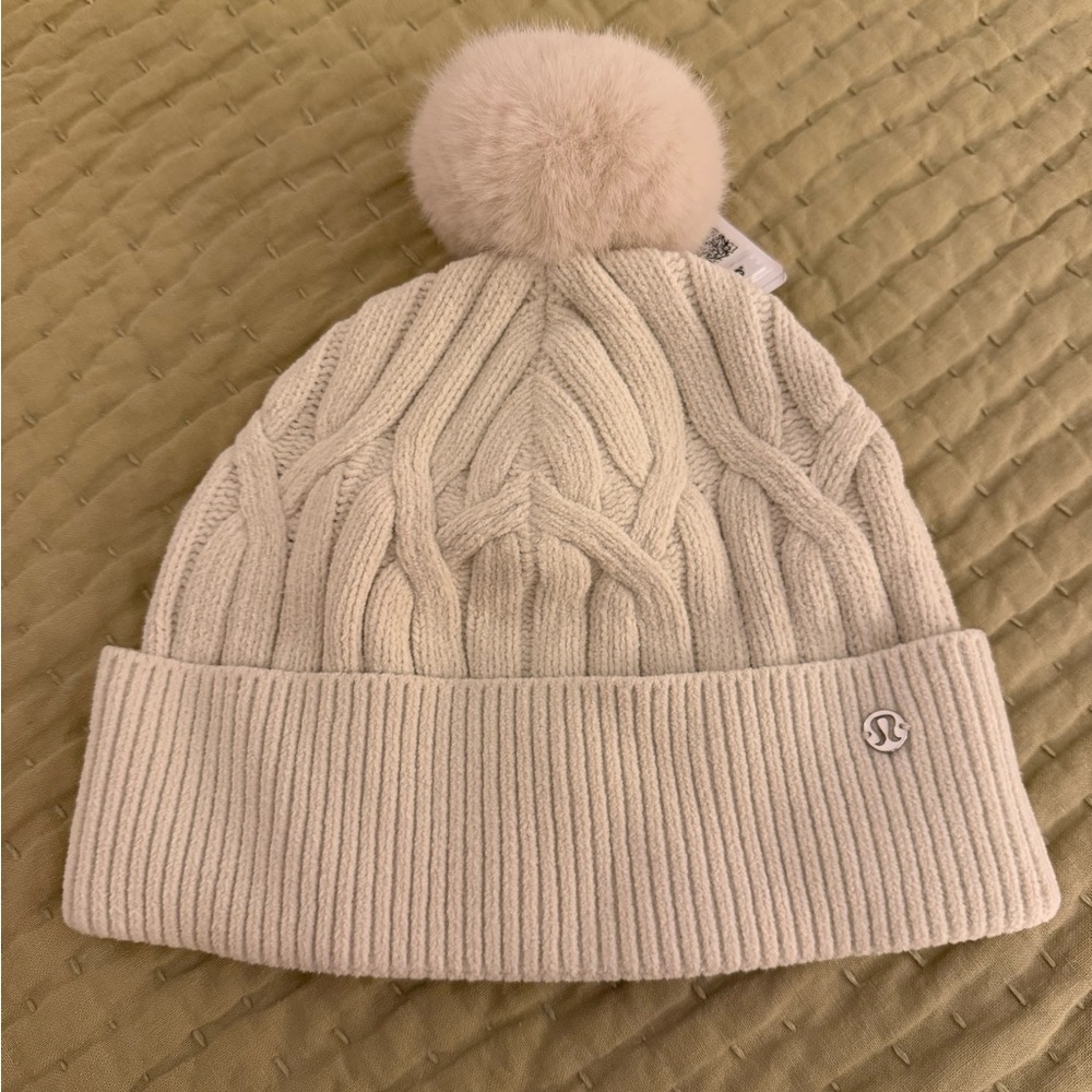 NWT lululemon athletica Cream Cable Knit Pom Beanie | OS